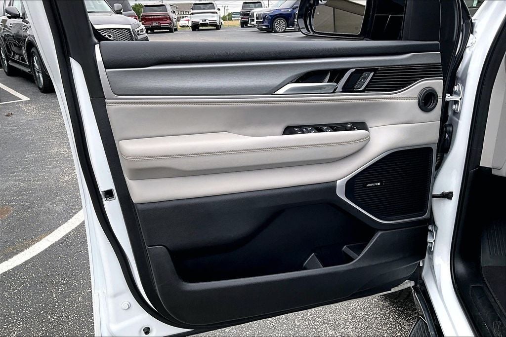 2025 Jeep Wagoneer Base