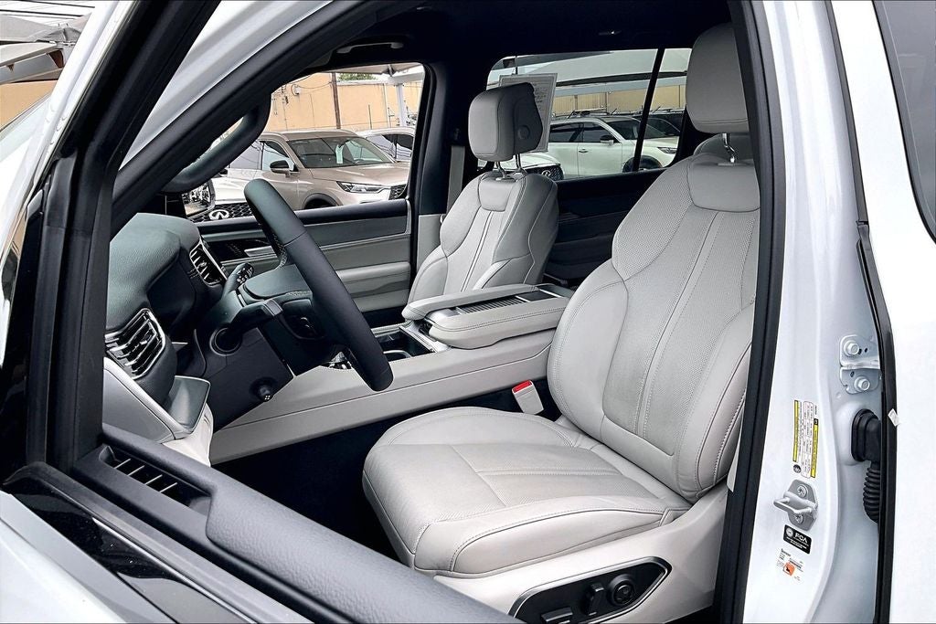 2025 Jeep Wagoneer Base
