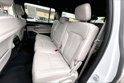 2025 Jeep Wagoneer Base