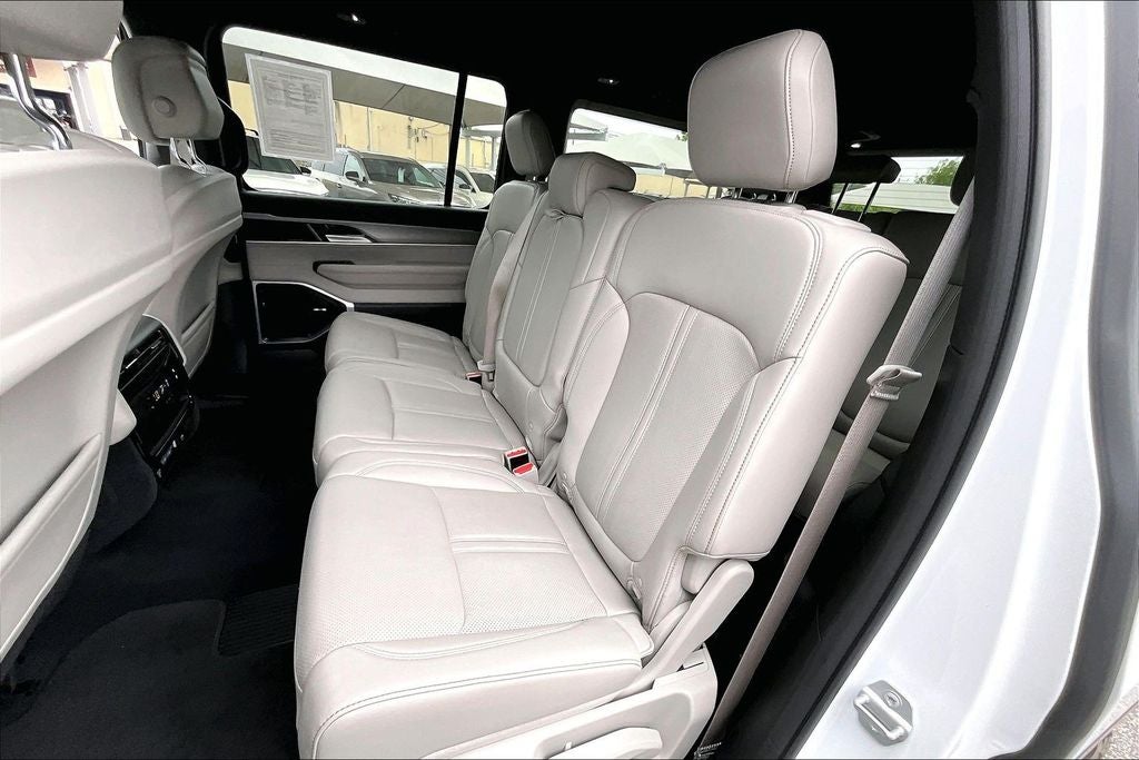 2025 Jeep Wagoneer Base