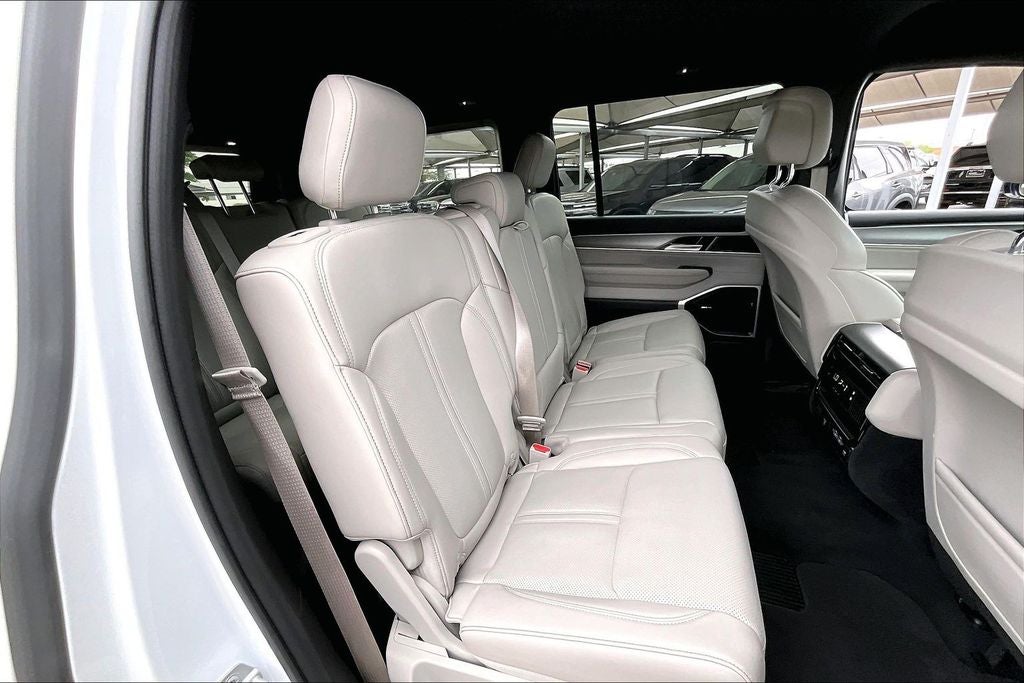 2025 Jeep Wagoneer Base