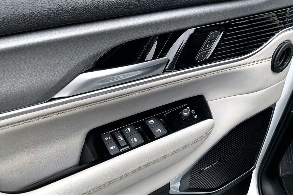 2025 Jeep Wagoneer Base