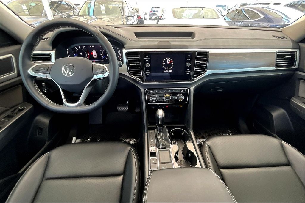 2023 Volkswagen Atlas 3.6L V6 SE w/Technology