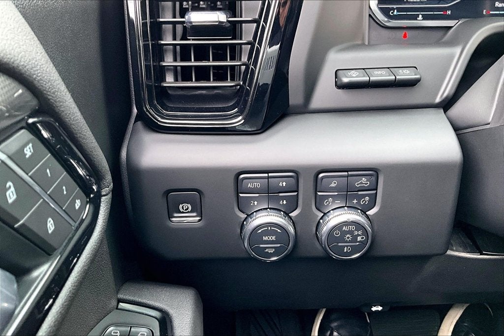 2025 GMC Sierra 1500 AT4
