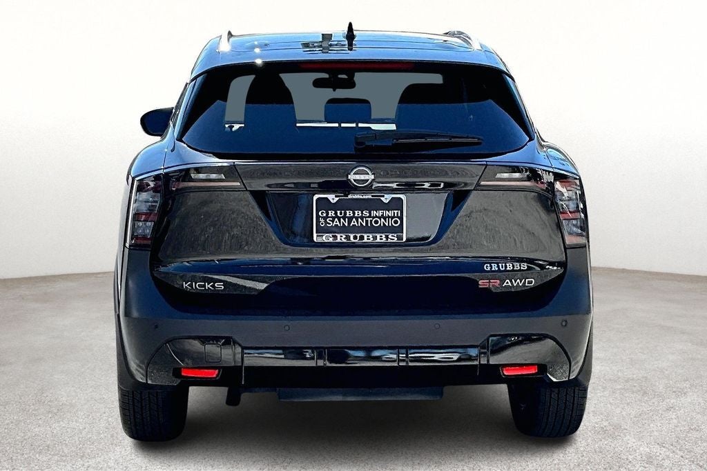 2025 Nissan Kicks SR