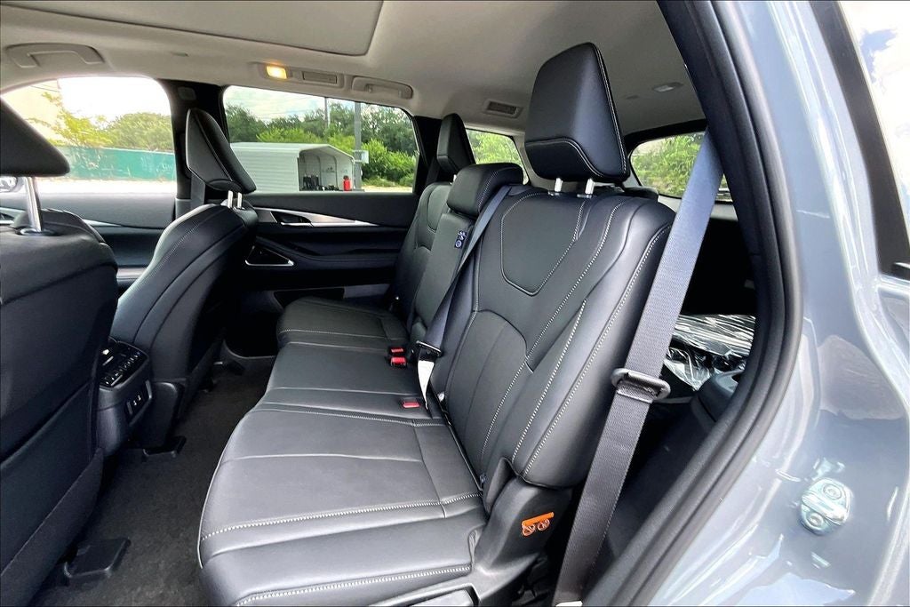 2027 INFINITI QX60 LUXE