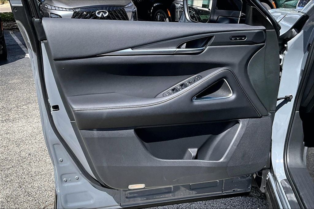 2027 INFINITI QX60 LUXE