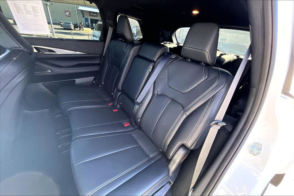 2025 INFINITI QX60 LUXE