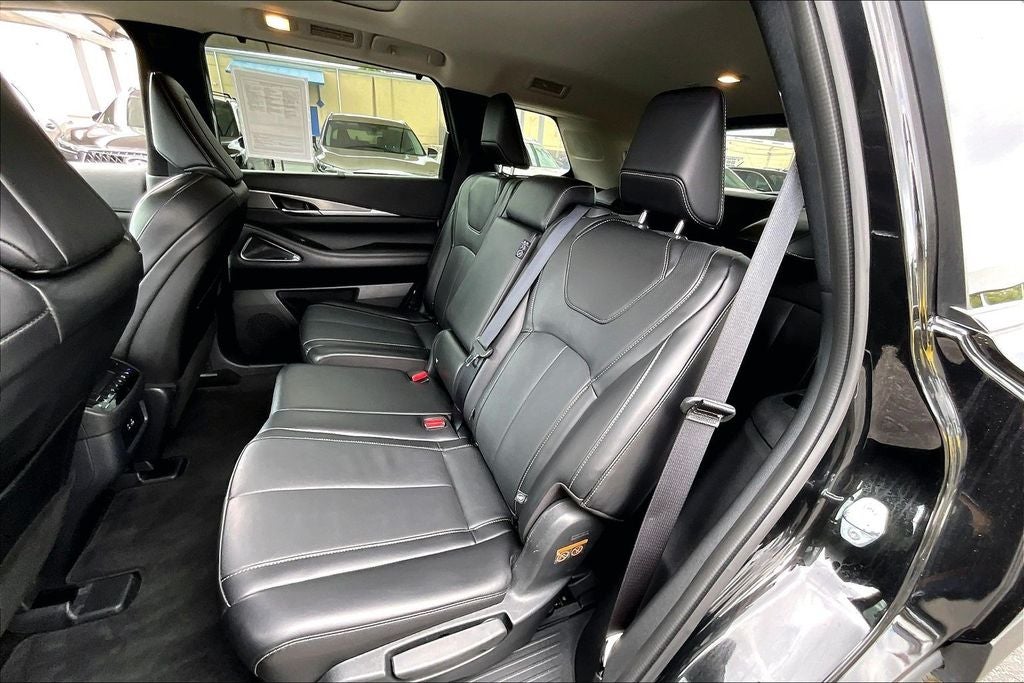 2025 INFINITI QX60 LUXE