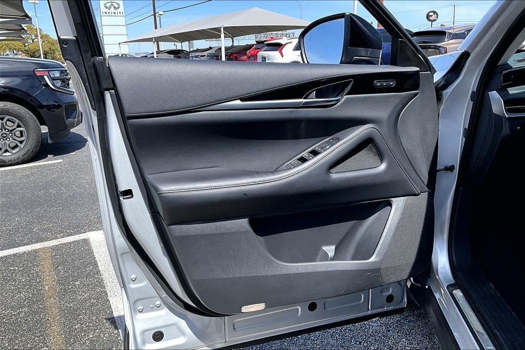 2023 INFINITI QX60 PURE