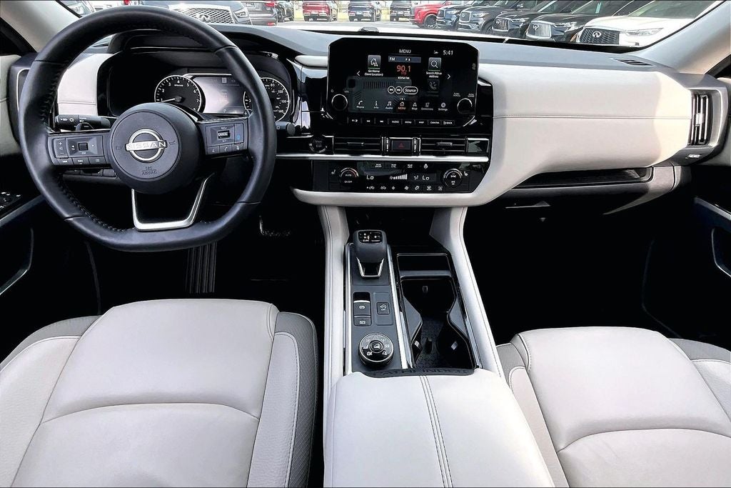 2025 Nissan Pathfinder SL