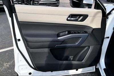 2025 Nissan Pathfinder SL