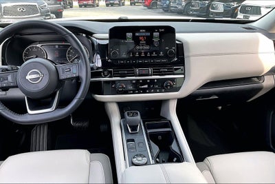 2025 Nissan Pathfinder SL