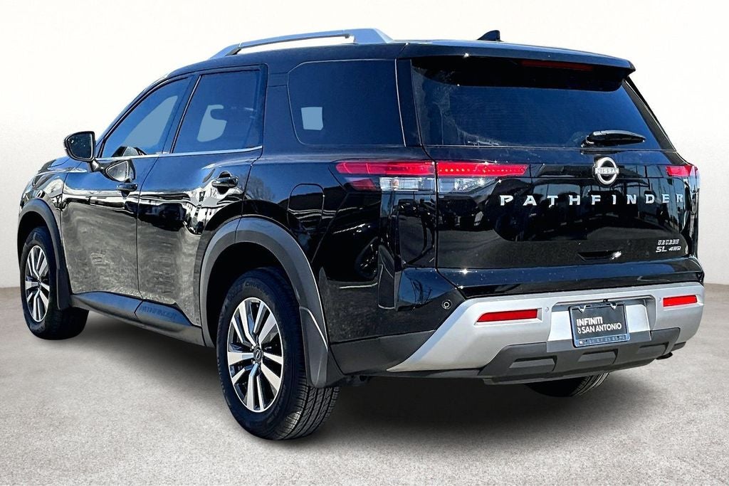 2025 Nissan Pathfinder SL
