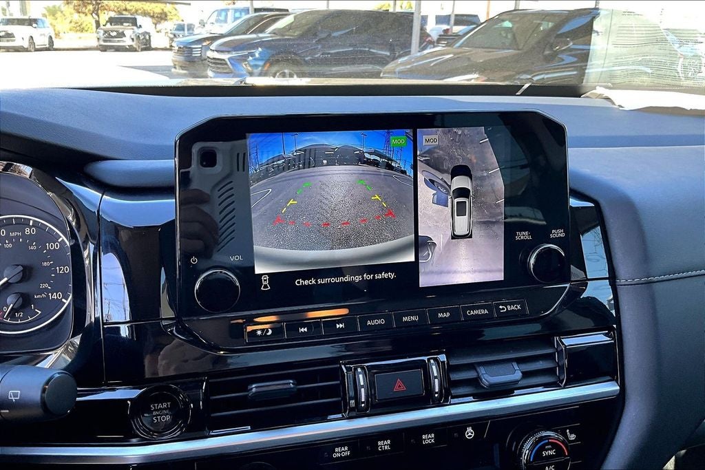 2025 Nissan Pathfinder SL