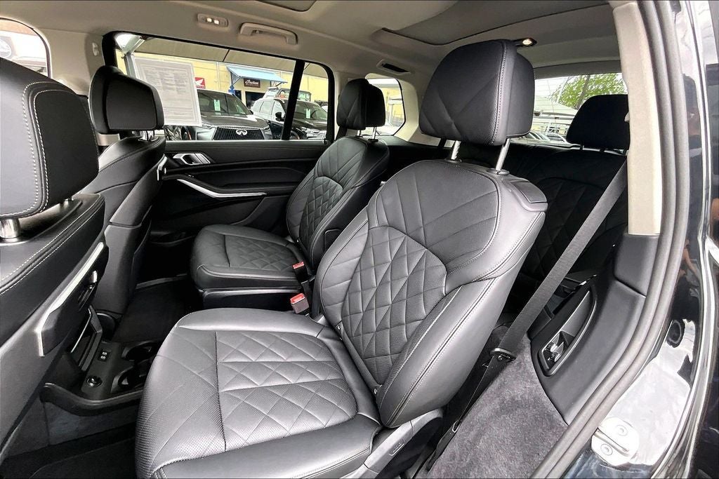 2025 BMW X7 xDrive40i