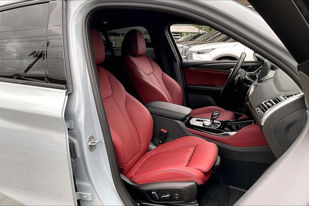 2025 BMW X4 xDrive30i
