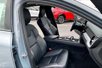 2024 Volvo S60 B5 Core Dark Theme