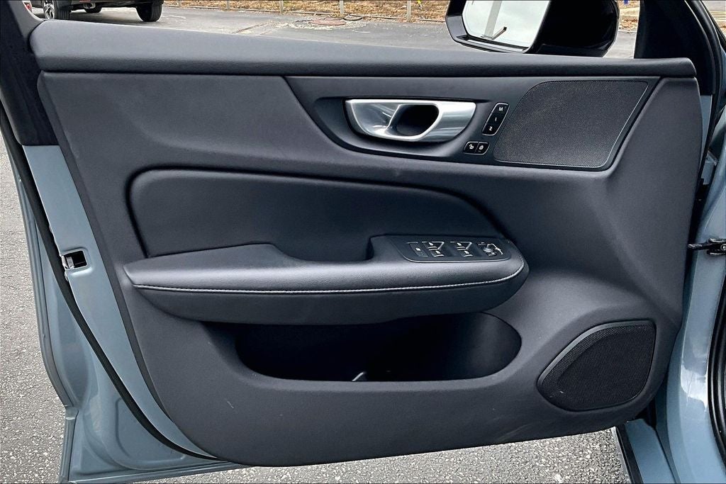 2024 Volvo S60 B5 Core Dark Theme