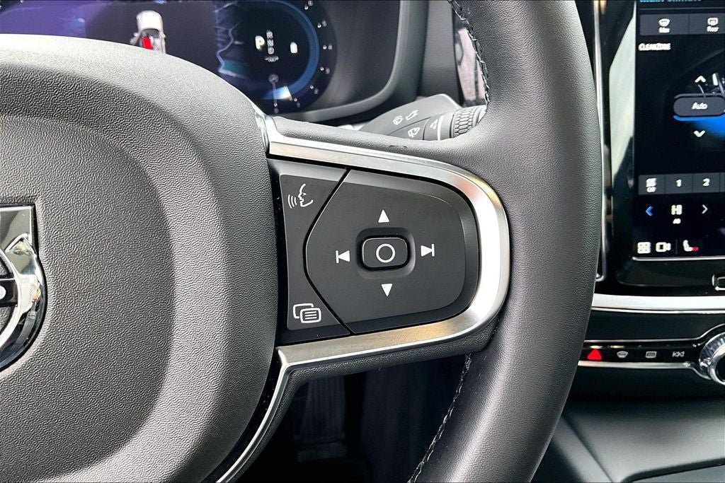 2024 Volvo S60 B5 Core Dark Theme