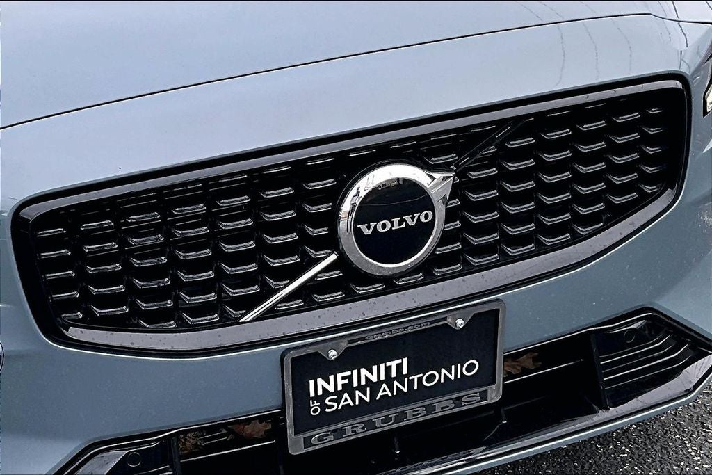 2024 Volvo S60 B5 Core Dark Theme