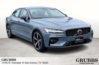 2024 Volvo S60 B5 Core Dark Theme
