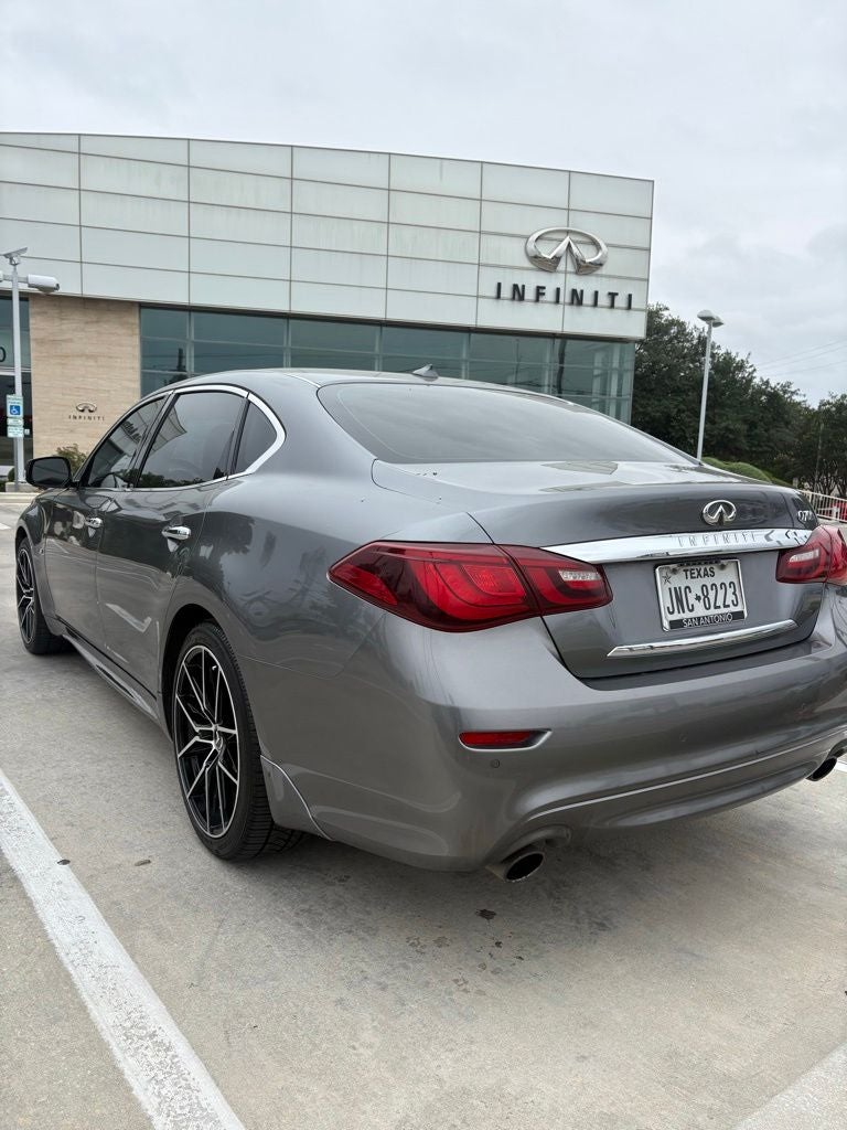 2017 INFINITI Q70L 3.7