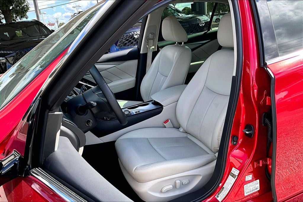 2023 INFINITI Q50 LUXE