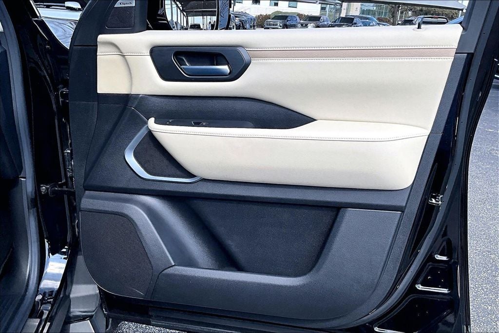 2025 Nissan Armada Platinum