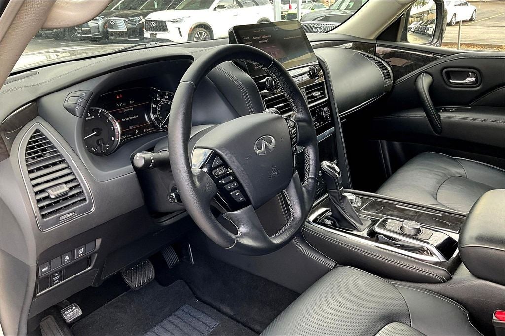 2024 INFINITI QX80 LUXE
