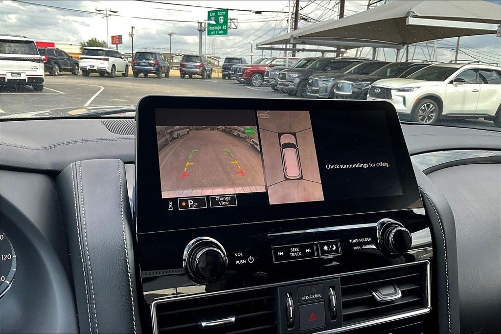 2024 INFINITI QX80 LUXE