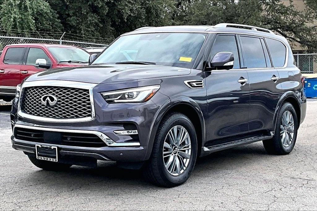 2023 INFINITI QX80 LUXE