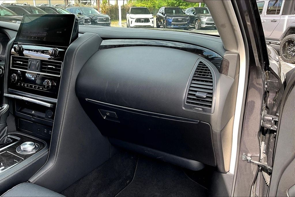 2024 INFINITI QX80 LUXE