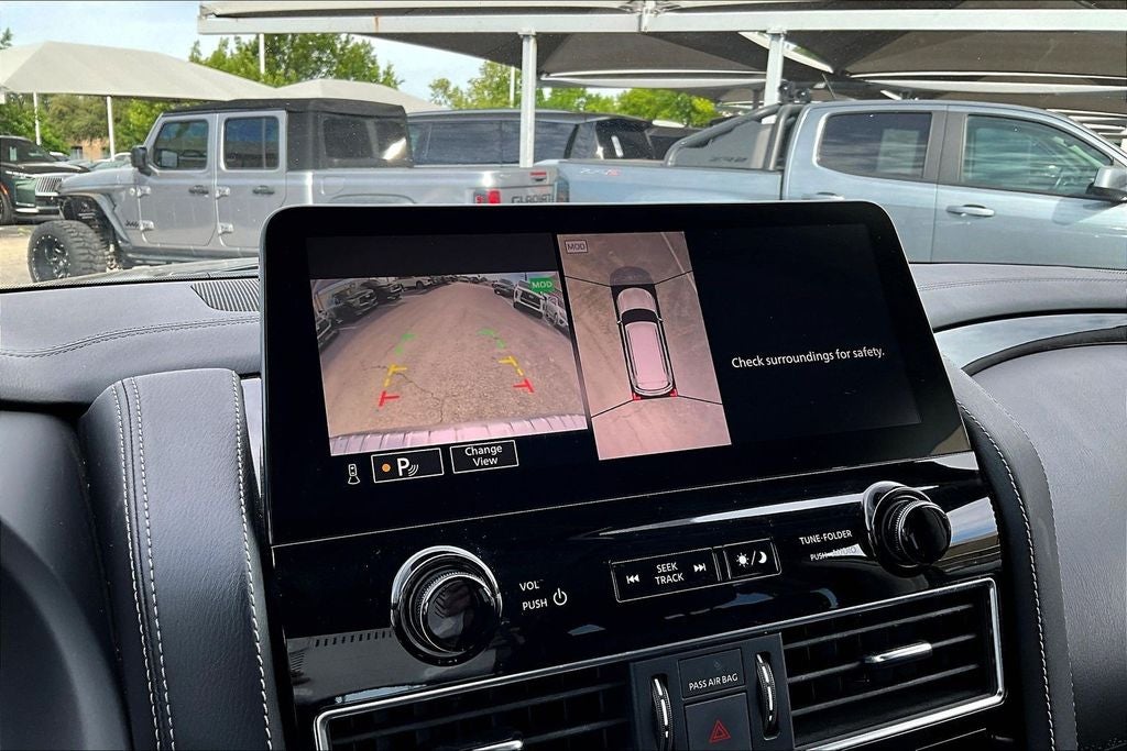 2024 INFINITI QX80 LUXE