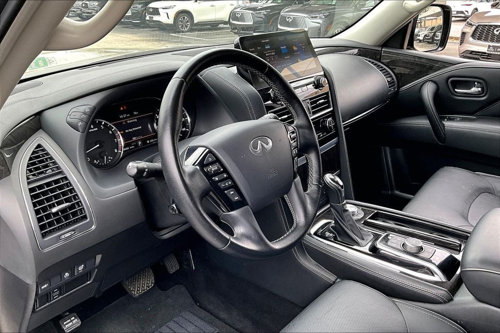 2024 INFINITI QX80 LUXE
