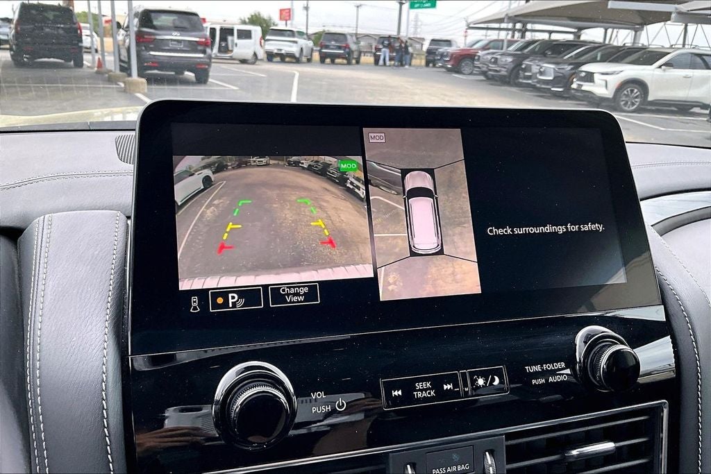 2024 INFINITI QX80 LUXE