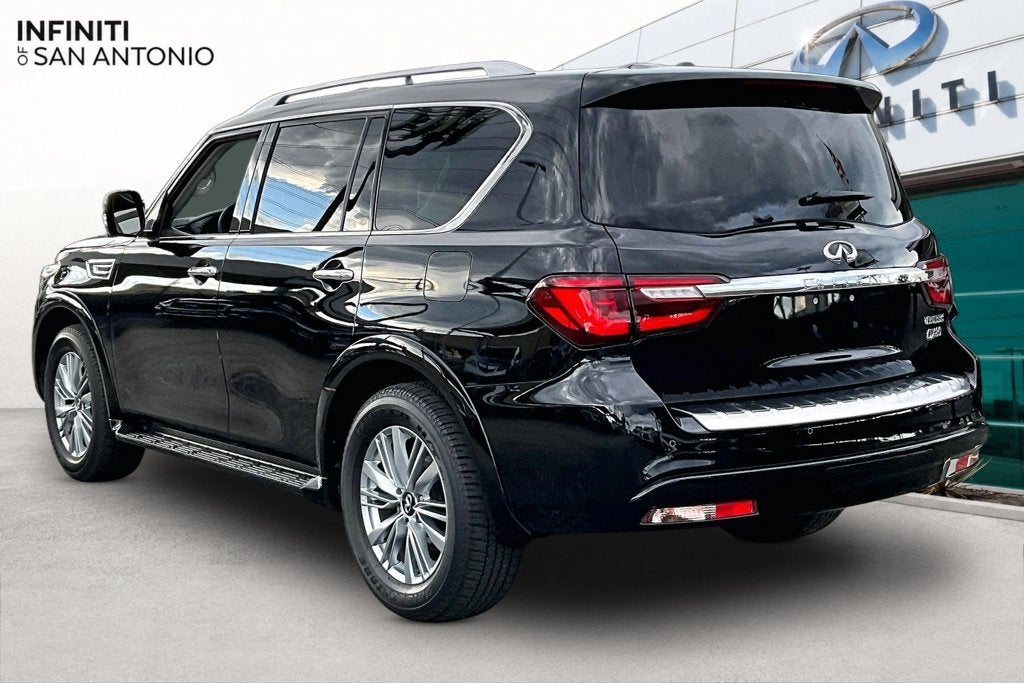 2023 INFINITI QX80 LUXE