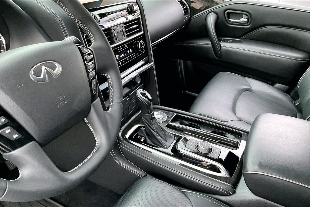 2023 INFINITI QX80 LUXE