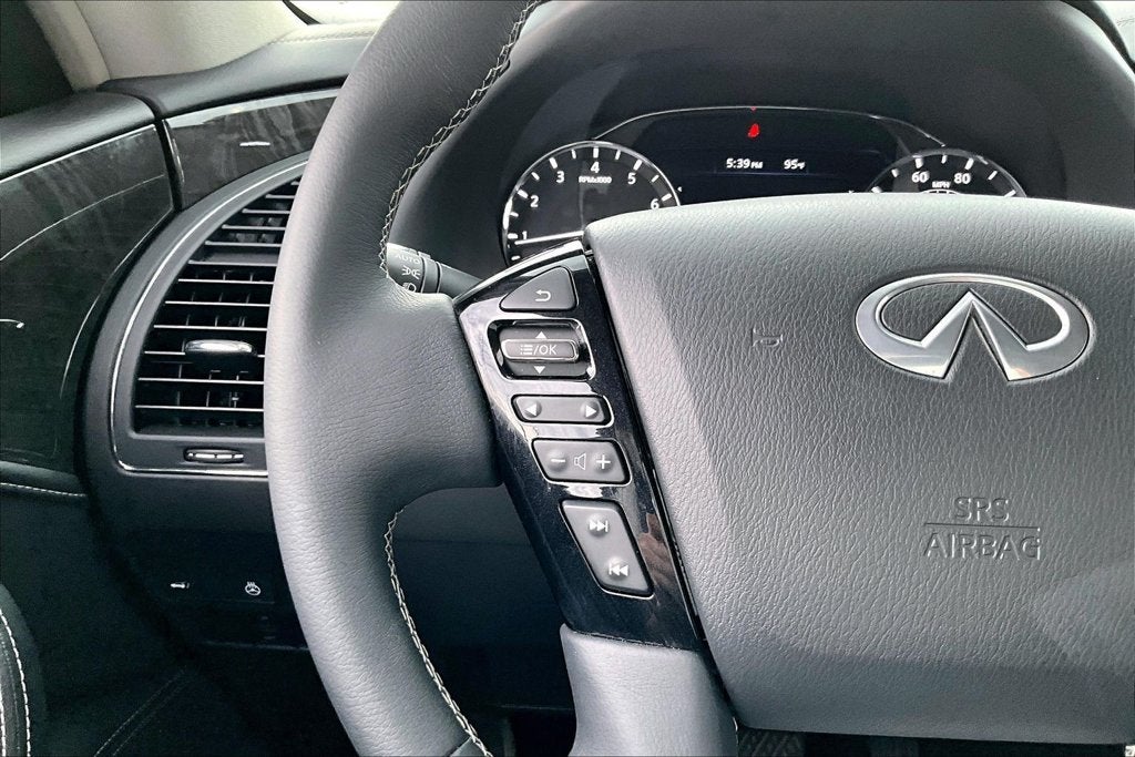 2023 INFINITI QX80 LUXE