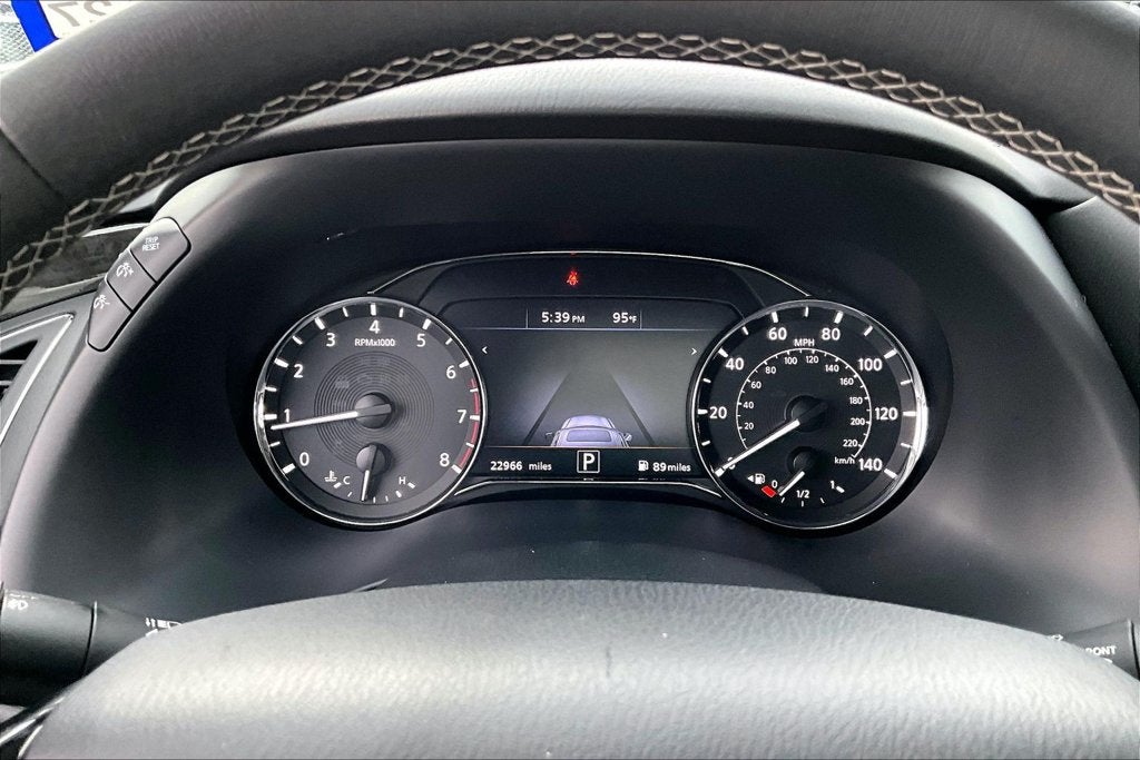 2023 INFINITI QX80 LUXE