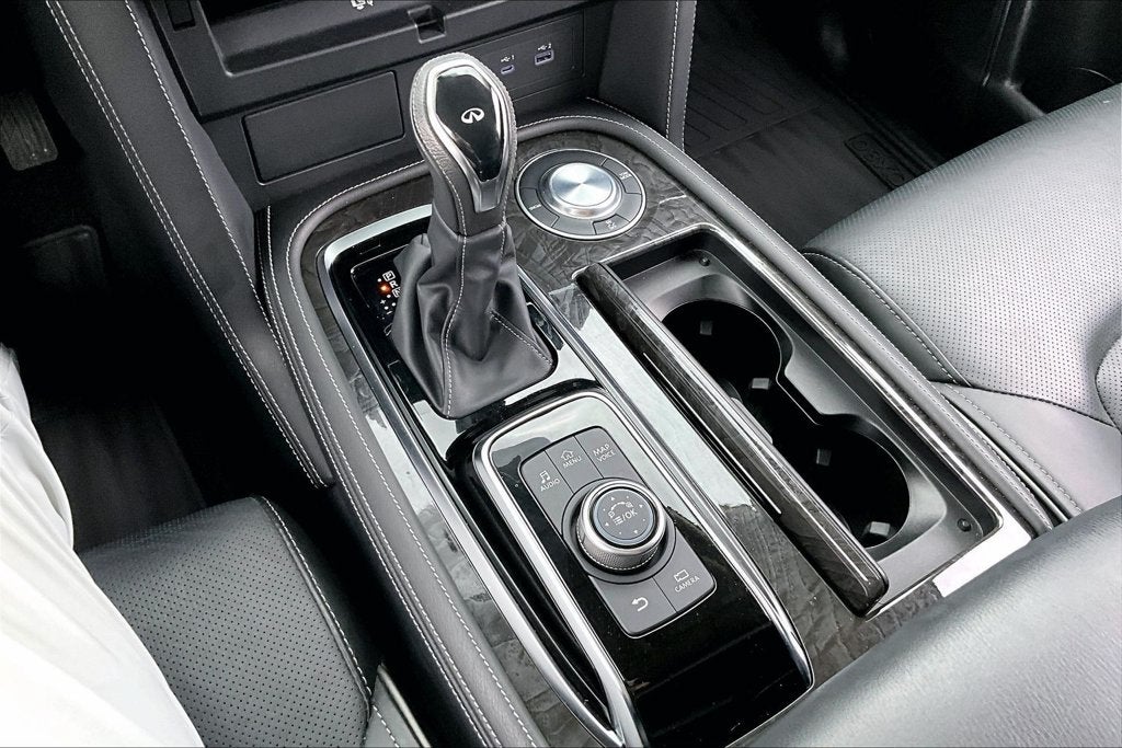 2023 INFINITI QX80 LUXE