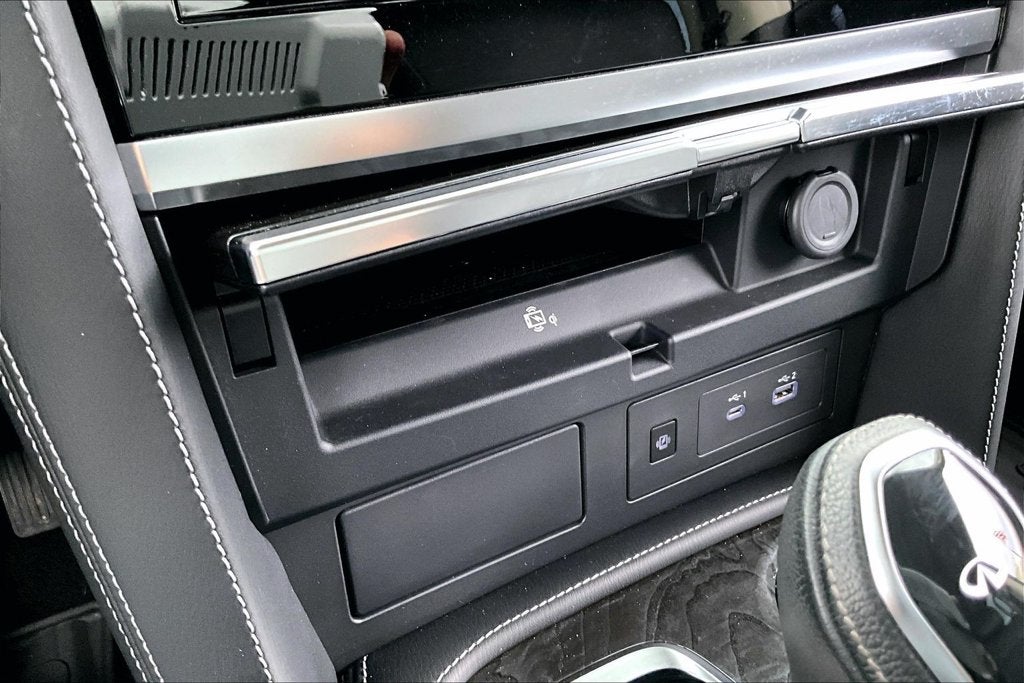 2023 INFINITI QX80 LUXE