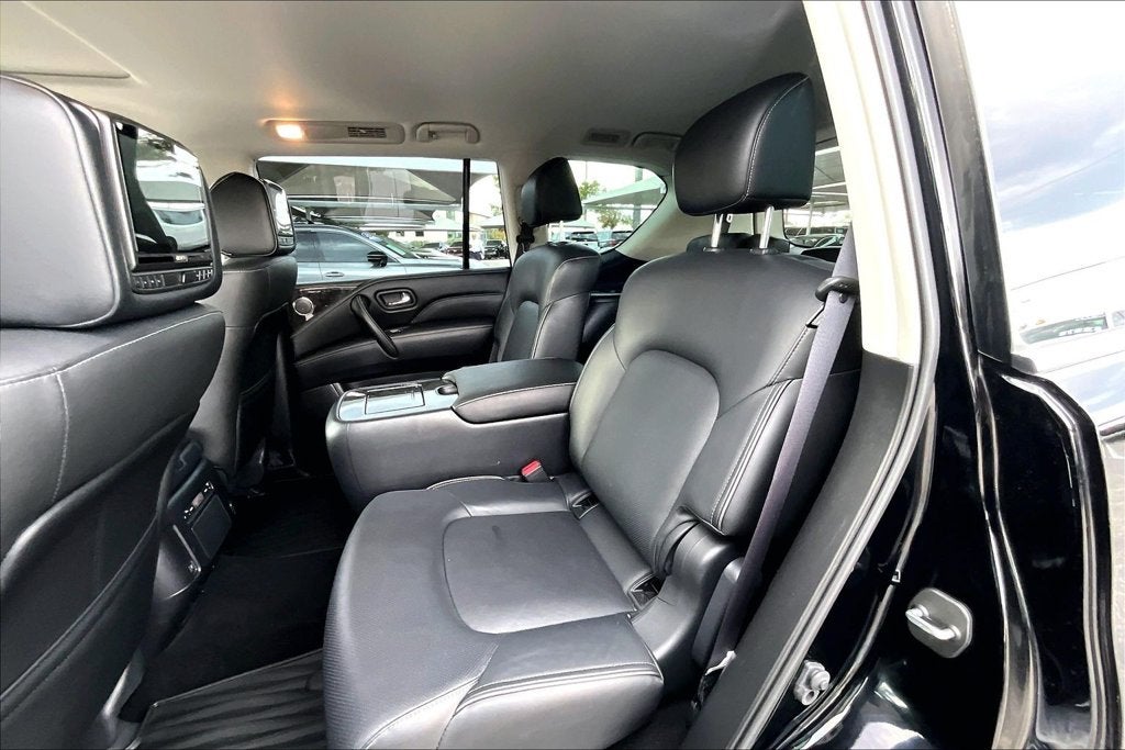 2023 INFINITI QX80 LUXE