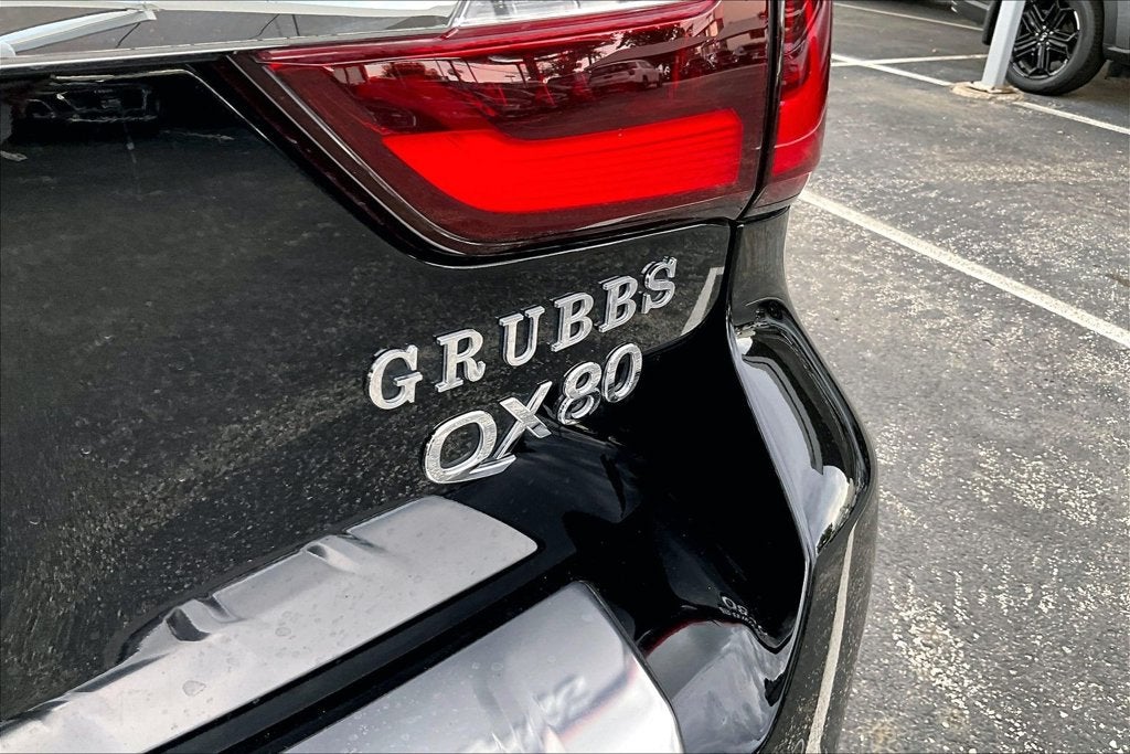 2023 INFINITI QX80 LUXE