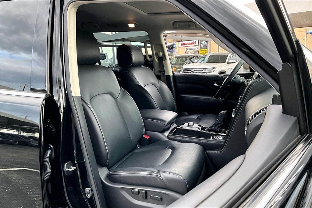 2023 INFINITI QX80 LUXE