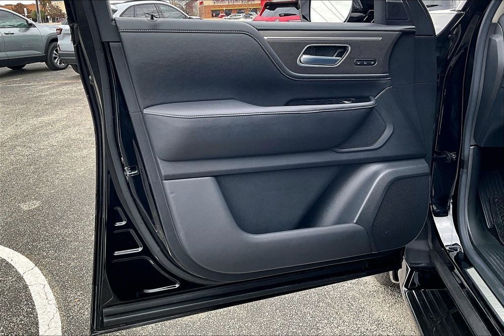 2025 INFINITI QX80 PURE