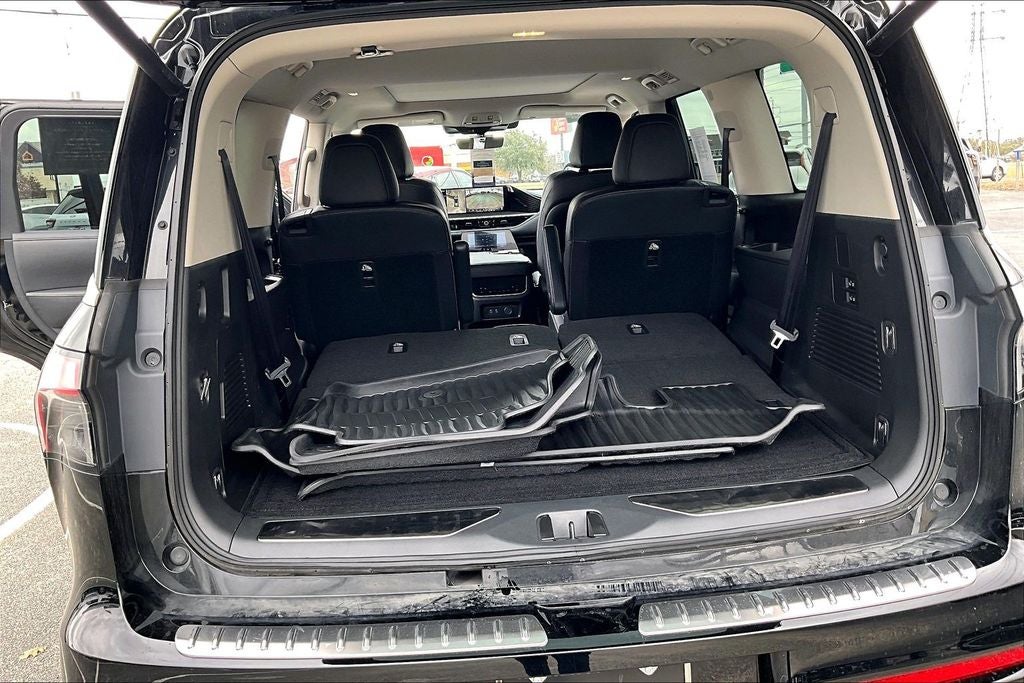 2025 INFINITI QX80 PURE