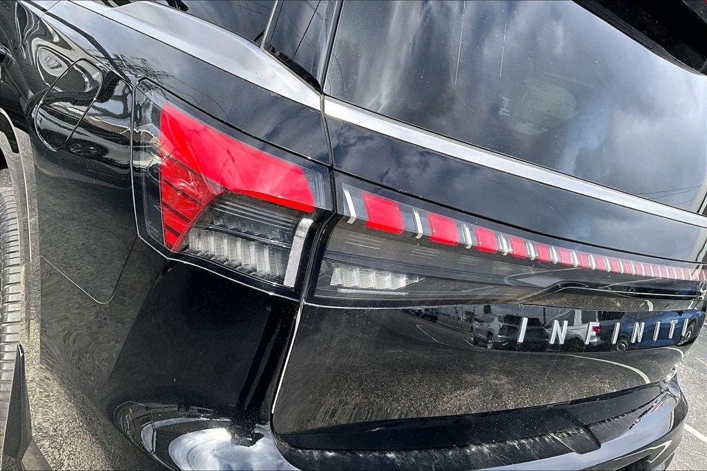 2025 INFINITI QX80 PURE