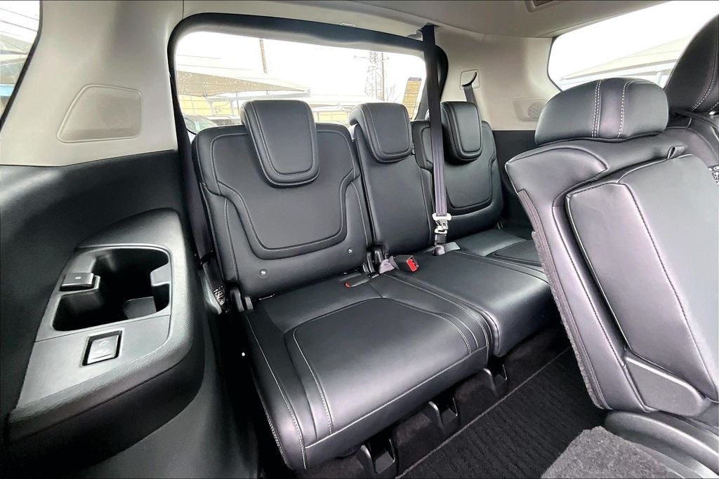 2025 INFINITI QX80 PURE