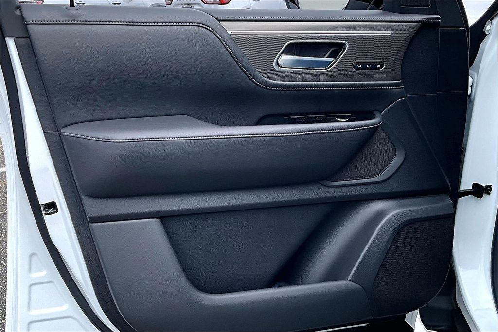 2025 INFINITI QX80 PURE